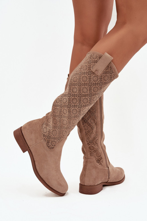 bottes pour femmes avec des éléments ajourés avec des talons larges S.Barski HY52-534 beige bottes pour femmes avec des éléments ajourés avec des talons larges S.Barski HY52-534 beige