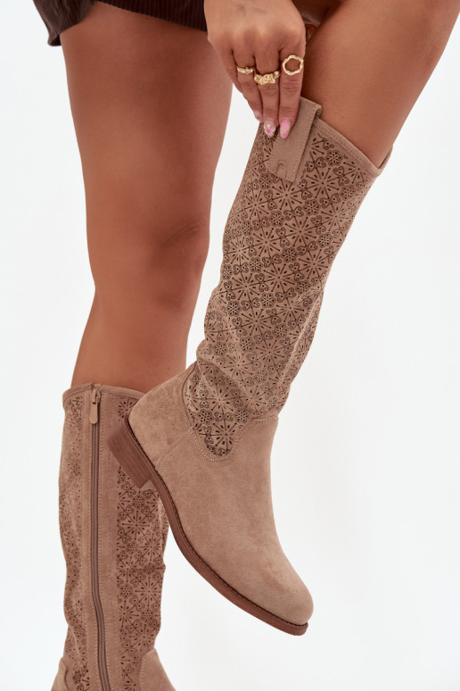 bottes pour femmes avec des éléments ajourés avec des talons larges S.Barski HY52-534 beige bottes pour femmes avec des éléments ajourés avec des talons larges S.Barski HY52-534 beige