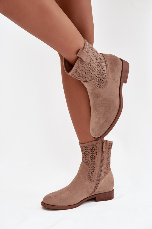 Bottes pour femmes avec des talons larges avec des éléments ajourés S.Barski HY52-530 beige