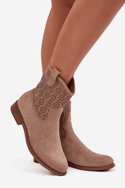 Bottes pour femmes avec des talons larges avec des éléments ajourés S.Barski HY52-530 beige