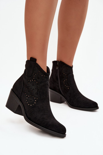 Bottes pour femmes avec des éléments ajourés avec des talons S.Barski HY52-529 couleur noire