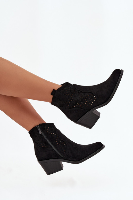 Bottes pour femmes avec des éléments ajourés avec des talons S.Barski HY52-529 couleur noire