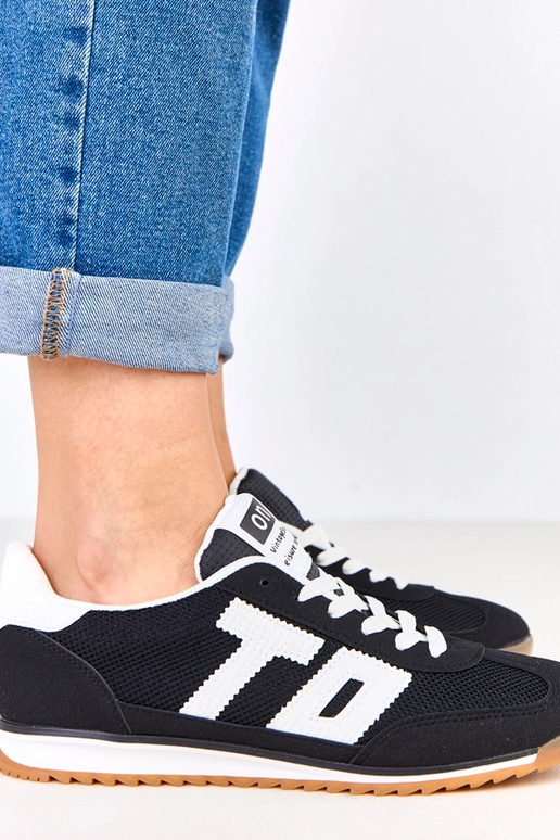 Baskets noires avec éléments blancs,...