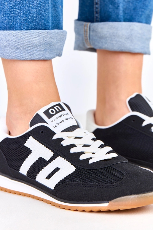 Baskets noires avec éléments blancs,...