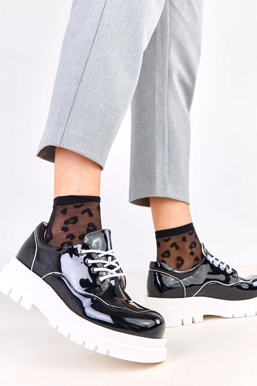 Bottines noires sur semelle épaisse...