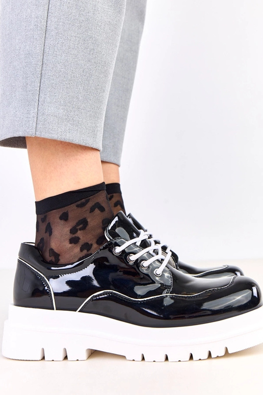 Bottines noires sur semelle épaisse...