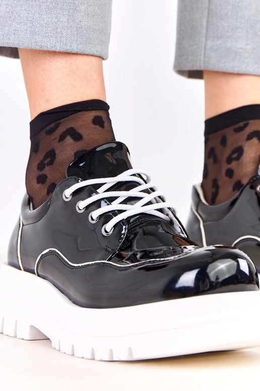 Bottines noires sur semelle épaisse...