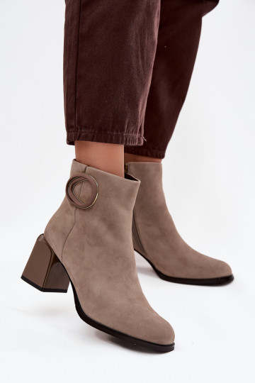 Bottines chaudes en daim sur talon avec détails ornés Artiker 57C0014 couleur sable 2