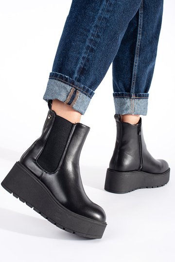 couleur noire Chaussures de femme sur un coin 2