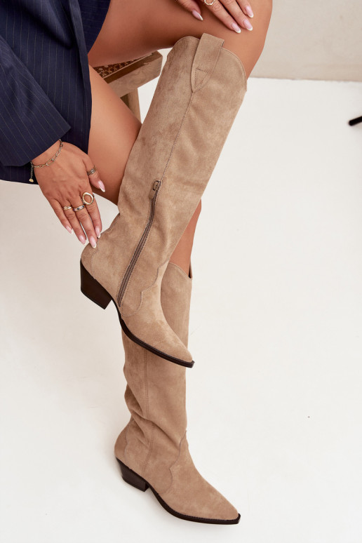 Bottes longues en style cowboy avec talons, en cuir écologique de couleur sable Jovianne