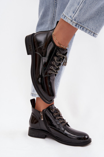 Bottines en simili cuir pour femmes avec effet laqué et lacets décoratifs D&A MR52-124 couleur noire