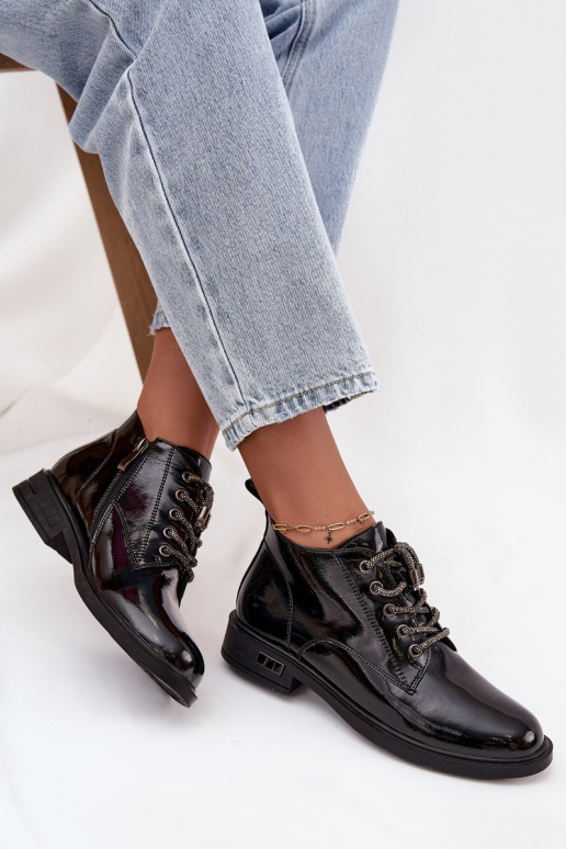 Peau avec effet vernis Bottes pour femmes Avec des décorations Laçagem D&A MR52-124 couleur noire