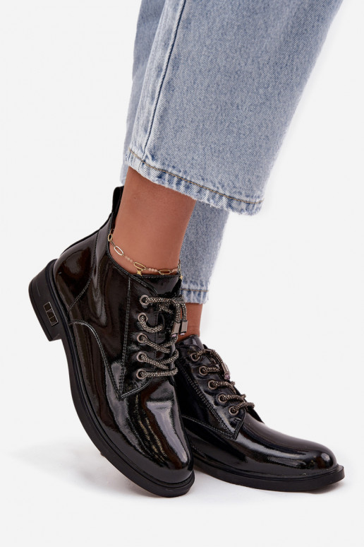 Peau avec effet vernis Bottes pour femmes Avec des décorations Laçagem D&A MR52-124 couleur noire