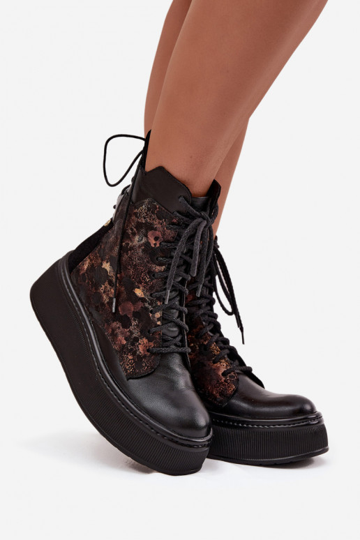 Peau Bottes avec une plateforme Il fautciejka 07086-01 couleur noire Peau Bottes avec une plateforme Il fautciejka 07086-01 couleur noire