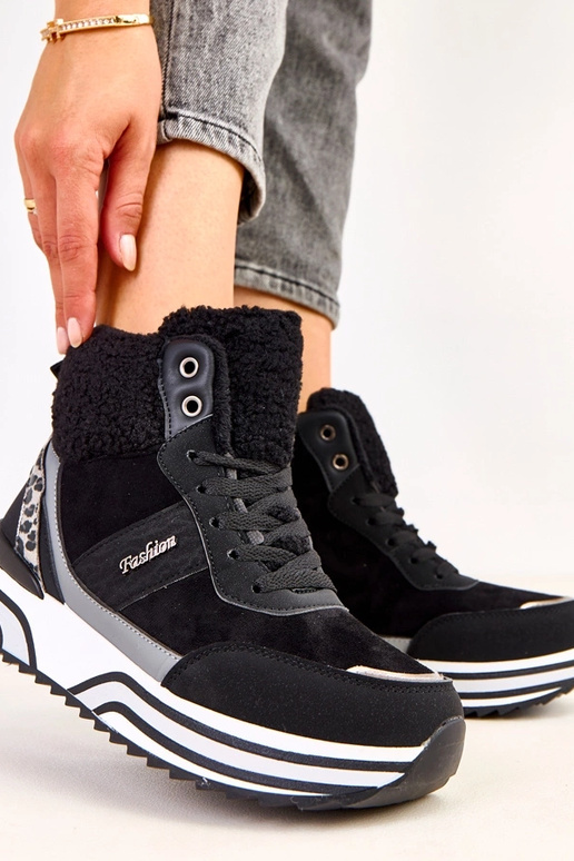 Baskets hautes noires et chaudes avec...