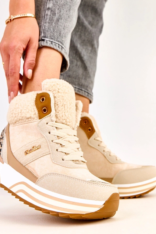 Baskets hautes beiges et chaudes avec...