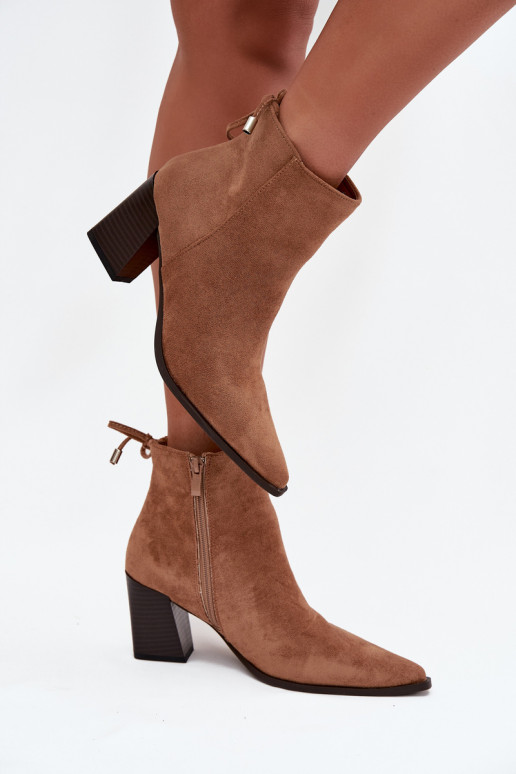 Bottines brunes pour femmes avec détails stylés Halisse Bottines brunes pour femmes avec détails stylés Halisse