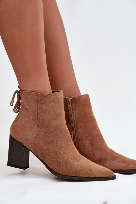 Bottines brunes pour femmes avec détails stylés Halisse Bottines brunes pour femmes avec détails stylés Halisse