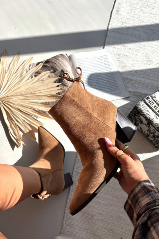 Bottines brunes pour femmes avec détails stylés Halisse Bottines brunes pour femmes avec détails stylés Halisse