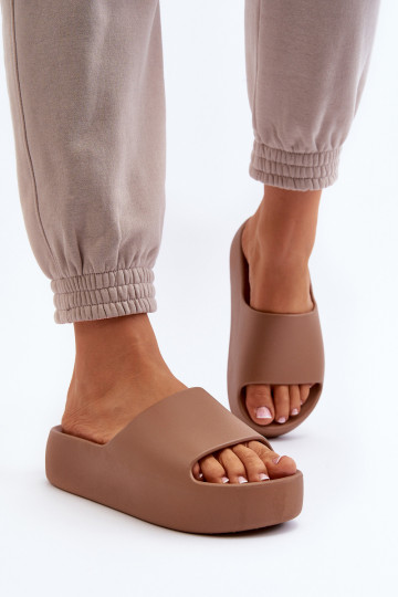 Féminin Chaussons Sur une semelle épaisse marron Oreithano