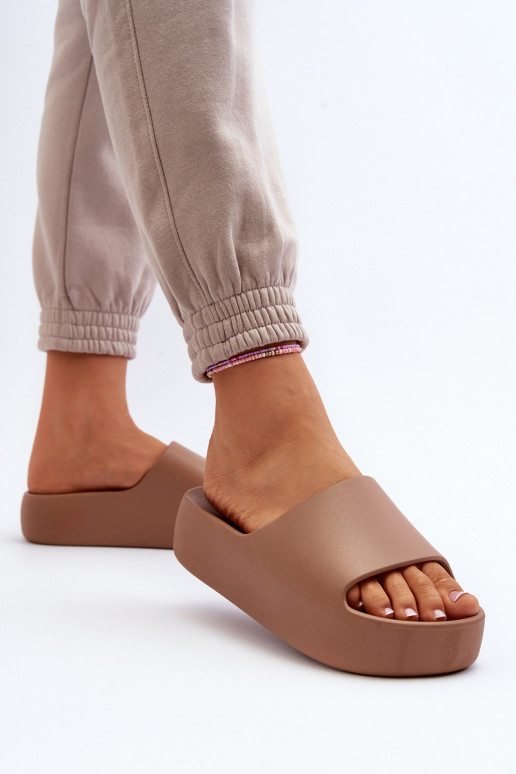 Féminin Chaussons Sur une semelle épaisse marron Oreithano