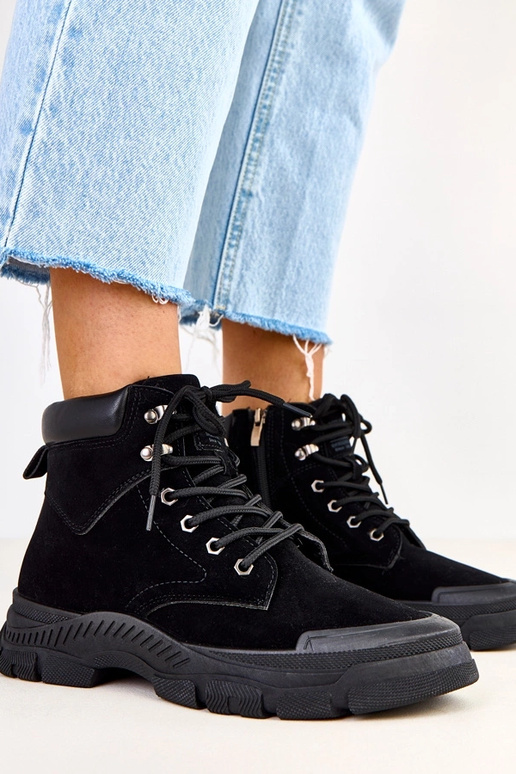 Bottines noires en suède synthétique...