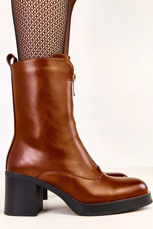 Bottines brunes à talon avec...