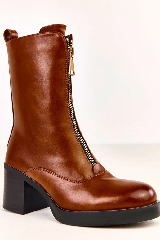 Bottines brunes à talon avec...