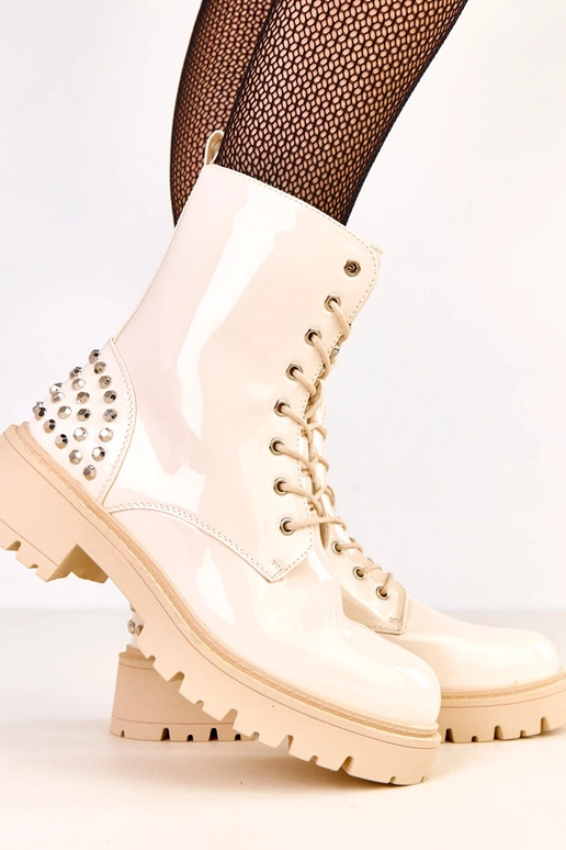 Bottes beiges en vernis avec des...