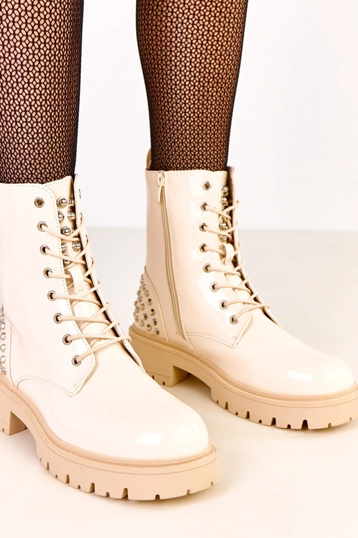Bottes beiges en vernis avec des...