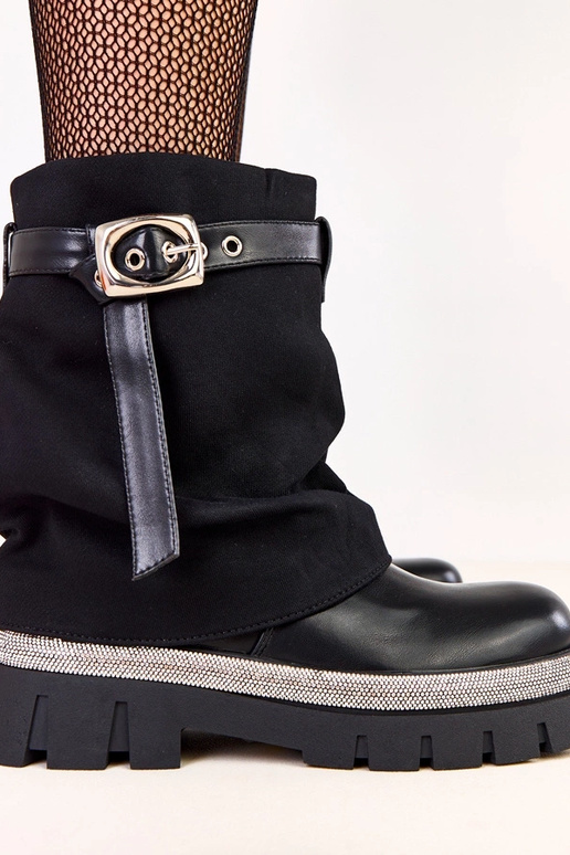 Bottines noires avec tige retournée...