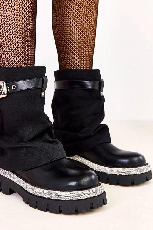 Bottines noires avec tige retournée...