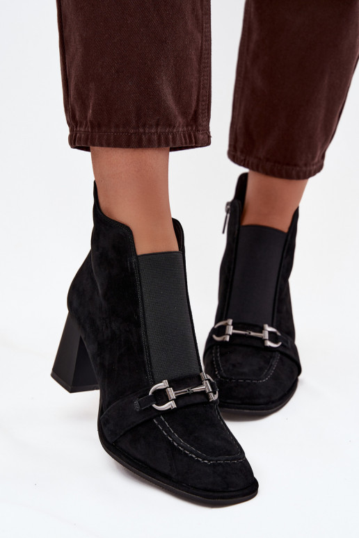 Bottes pour femmesActivéturalnego en daimu avec des talons Artiker 57C0124 couleur noire