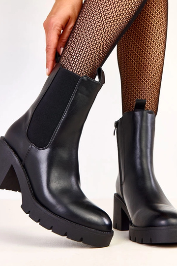 Bottines noires à talon en... 2