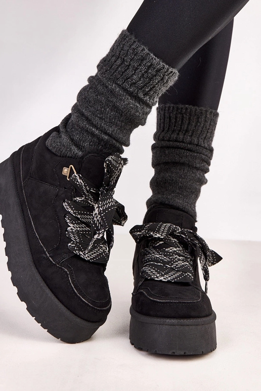 Baskets chaudes noires avec lacets...