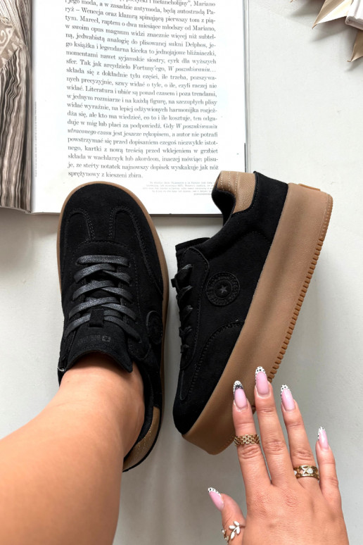 Chaussures modèle baskets Féminin avec une plateforme Big Star SS274761 couleur noire