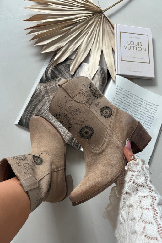 en daim Peau Bottes pour femmes avec des éléments ajourés avec des talons Zazoo 3844 beige