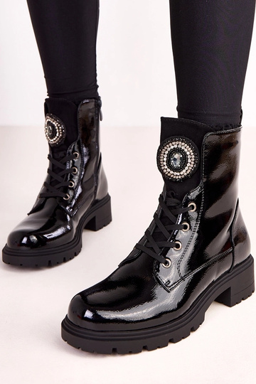 Bottines à lacets vernis...