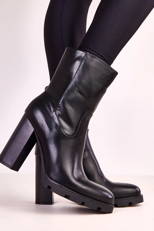 Bottines noires pour femmes sur talon... Bottines noires pour femmes sur talon...