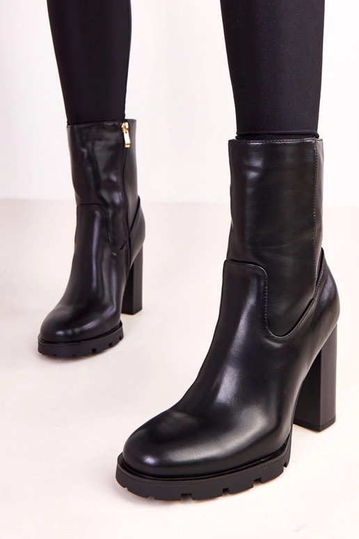 Bottines noires pour femmes sur talon... Bottines noires pour femmes sur talon...