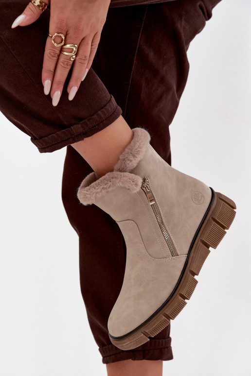 Bottes de neige Féminin avec une plateforme avec un manteau de fourrure beige Briselle Bottes de neige Féminin avec une plateforme avec un manteau de fourrure beige Briselle