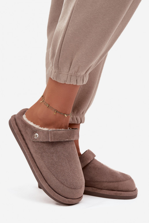 Chaussons Féminin avec des sangles réchauffer avec de la fourrure à l intérieur beige Rilena Chaussons Féminin avec des sangles réchauffer avec de la fourrure à l intérieur beige Rilena