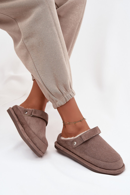 Chaussons Féminin avec des sangles réchauffer avec de la fourrure à l intérieur beige Rilena Chaussons Féminin avec des sangles réchauffer avec de la fourrure à l intérieur beige Rilena