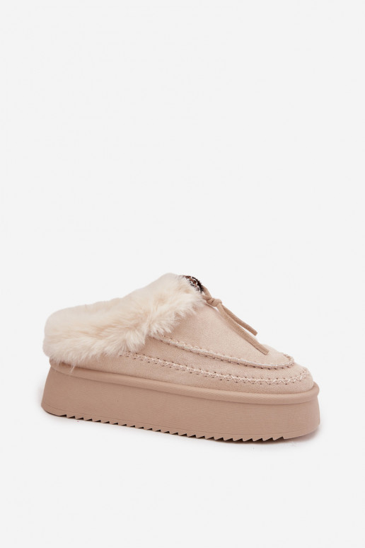 Bottes de neige Féminin avec un manteau de fourrure avec une plateforme beige Rosmira Bottes de neige Féminin avec un manteau de fourrure avec une plateforme beige Rosmira