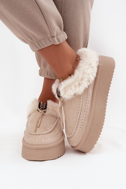 Bottes de neige Féminin avec un manteau de fourrure avec une plateforme beige Rosmira Bottes de neige Féminin avec un manteau de fourrure avec une plateforme beige Rosmira