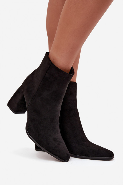 Bottes pour femmesen daim écologiqueu couleur noire Inessa Bottes pour femmesen daim écologiqueu couleur noire Inessa