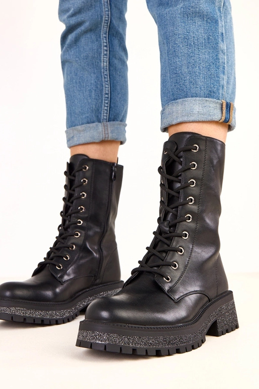 Bottines noires avec plateforme et... Bottines noires avec plateforme et...