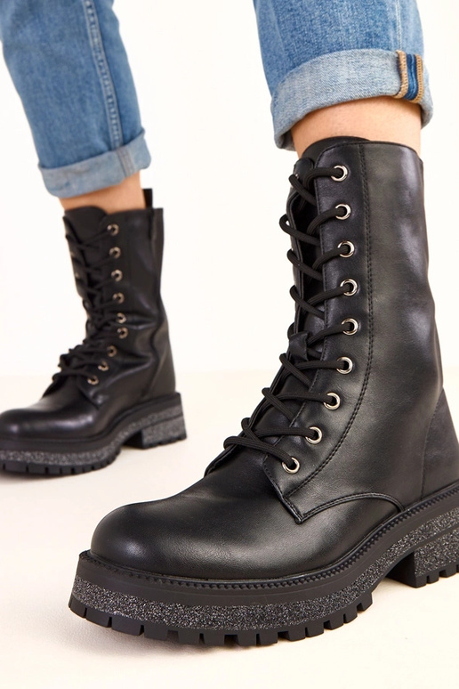 Bottines noires avec plateforme et... Bottines noires avec plateforme et...