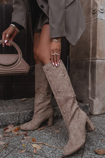 Bottes hautes chaudes pour femmes avec talons et détails décoratifs beige Lucinda 2