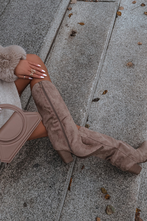 réchauffer bottes style coÀ-boy avec des talonsen daim écologiqueu beige Il fautvine réchauffer bottes style coÀ-boy avec des talonsen daim écologiqueu beige Il fautvine